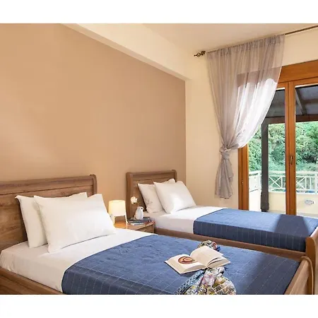 Diamanti Beachfront Red Suite-ligaria בית נופש ליגאריה
