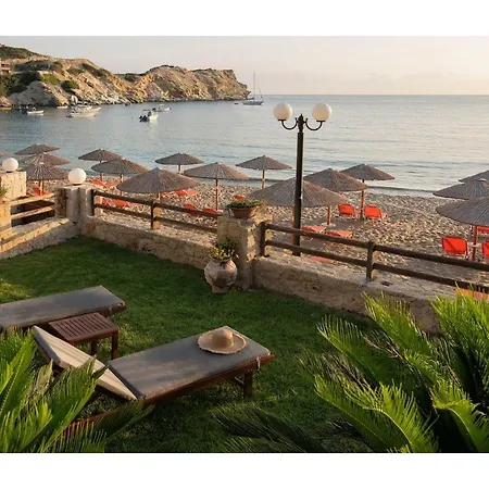 בית נופש Diamanti Beachfront Red Suite-ligaria