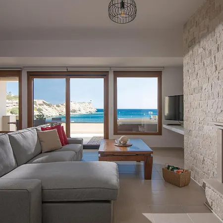 בית נופש Diamanti Beachfront Red Suite-ligaria